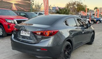 
										Mazda 3 lleno									